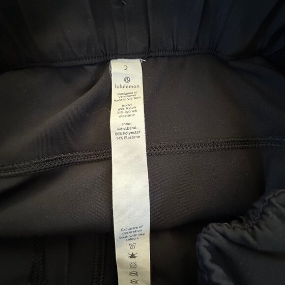 Lululemon On the Fly Shorts - Picture 5 of 5